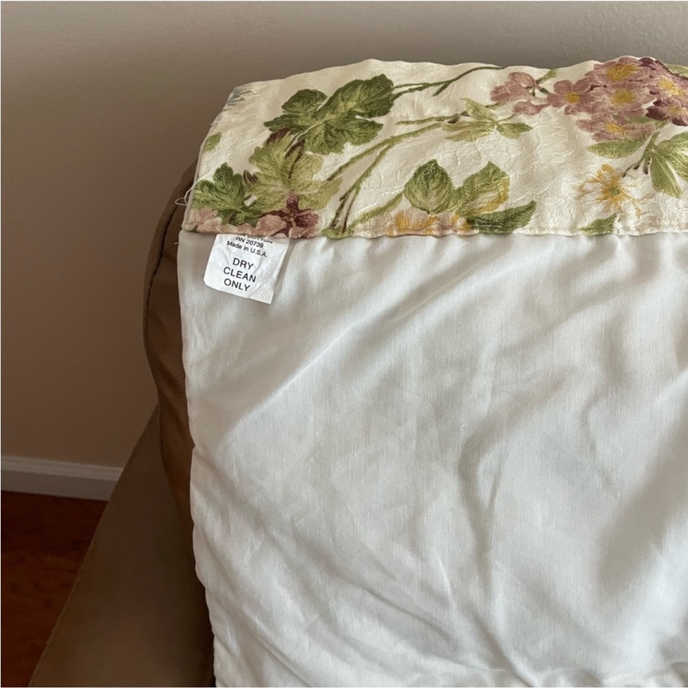 Window Valance - Picture 4 of 6